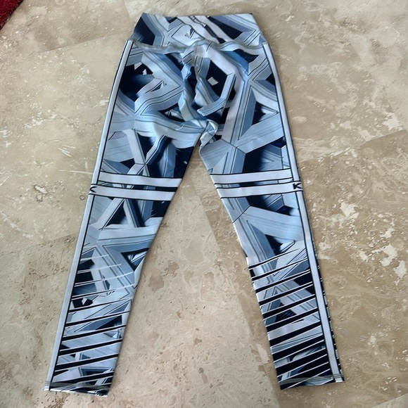 BNNW Training Leggings. - Picture 2 of 5